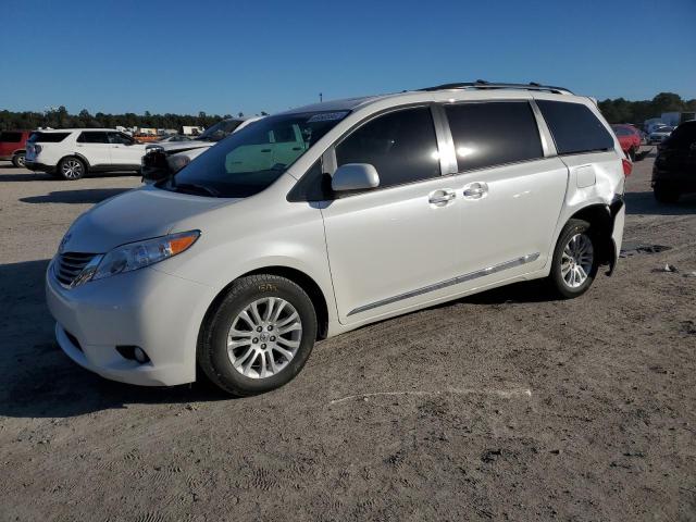 TOYOTA SIENNA XLE 2017 with VIN 5TDYZ3DC4HS774422 - Photo from auction