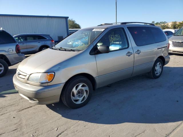 TOYOTA SIENNA LE 2002 with VIN 4T3ZF13C32U465811 - Photo from auction