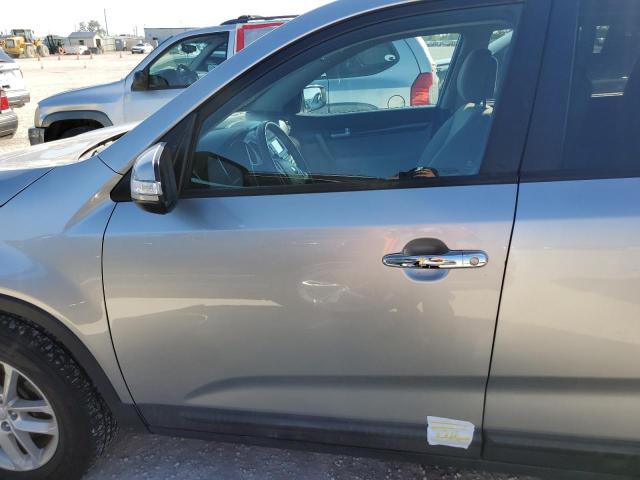 Photo 13 from auction – 2015 KIA SORENTO LX with VIN 5XYKT3A68FG565765