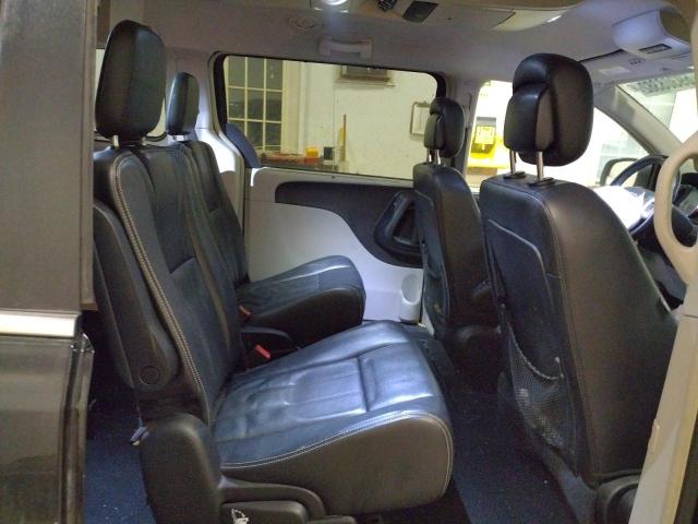 Photo 11 from auction – 2014 CHRYSLER TOWN & COU with VIN 2C4RC1BG4ER467126