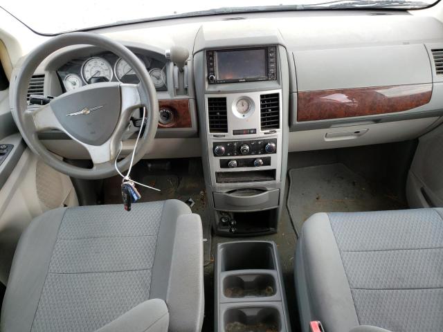 Photo 8 from auction – 2009 CHRYSLER TOWN & COU with VIN 2A8HR44E49R635613