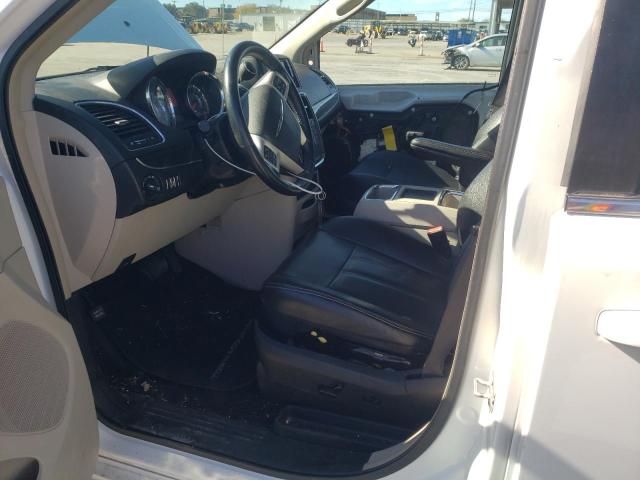 Photo 7 from auction – 2016 CHRYSLER TOWN & COU with VIN 2C4RC1BG3GR289390