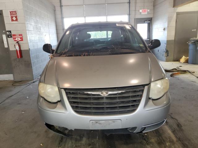 Photo 5 from auction – 2002 CHRYSLER TOWN AND C with VIN 1A4GP44R37B190637