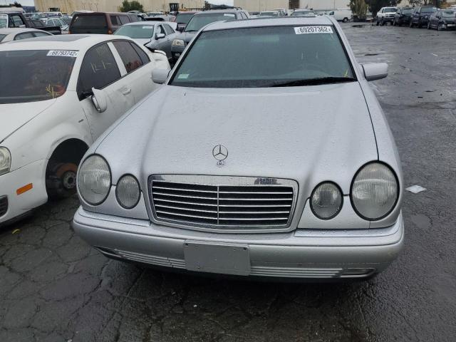 Photo 5 from auction – 1998 MERCEDES-BENZ E 320 with VIN WDBJF65F5WA688632