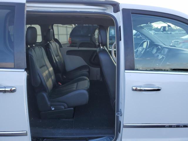 Photo 11 from auction – 2015 CHRYSLER TOWN & COU with VIN 2C4RC1BG0FR711579