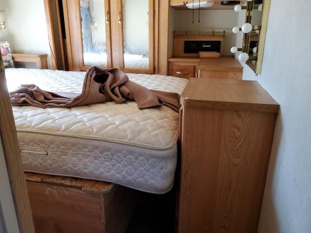 Photo 6 from auction – 2000 DAMO MOTORHOME with VIN 1FCNF53S8Y0A03805