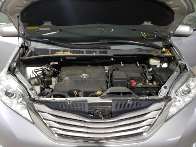Photo 12 from auction – 2015 TOYOTA SIENNA XLE with VIN 5TDDK3DC0FS126589