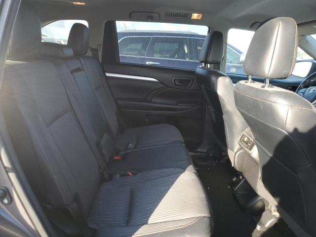 Photo 11 from auction – 2018 TOYOTA HIGHLANDER with VIN 5TDBZRFH0JS864450