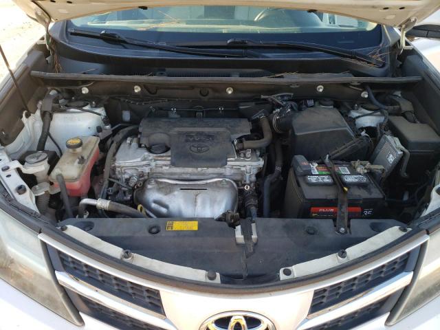 Photo 11 from auction – 2015 TOYOTA RAV4 LIMIT with VIN 2T3YFREV2FW149833