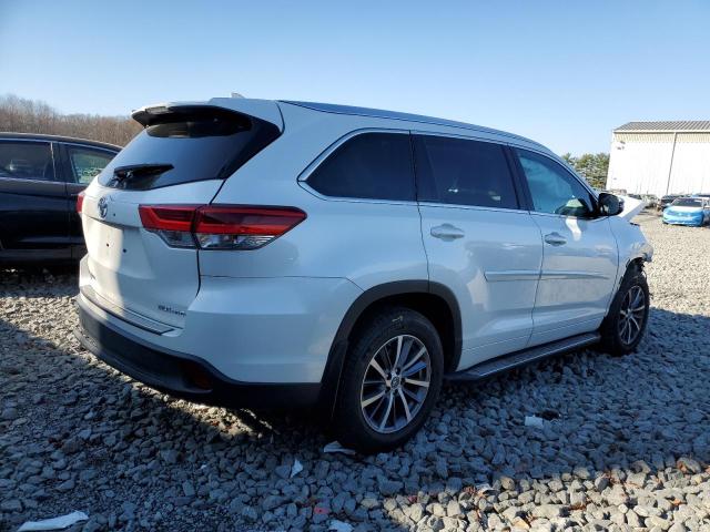 Photo 3 from auction – 2018 TOYOTA HIGHLANDER with VIN 5TDJZRFH1JS913022