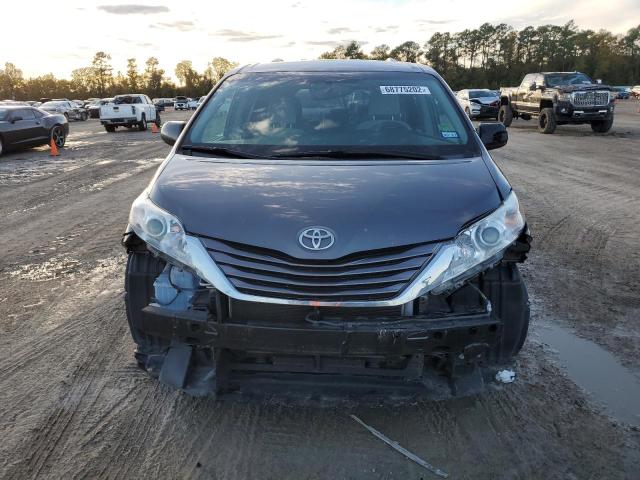 Photo 5 from auction – 2017 TOYOTA SIENNA LE with VIN 5TDKZ3DCXHS843748