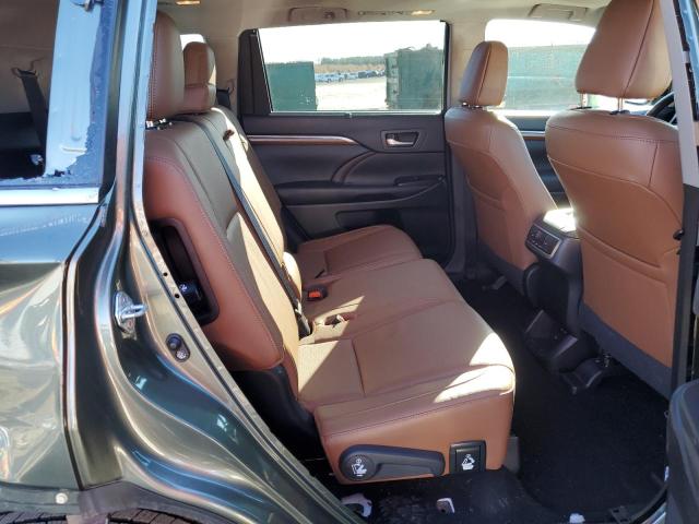 Photo 11 from auction – 2018 TOYOTA HIGHLANDER with VIN 5TDDZRFH9JS821329