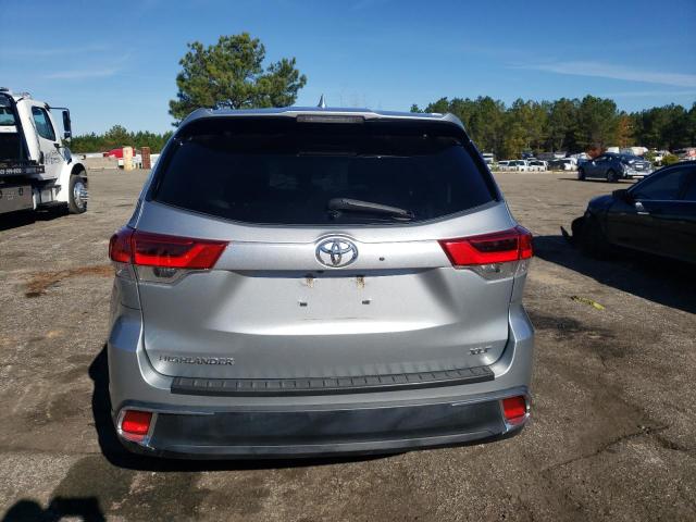 Photo 6 from auction – 2018 TOYOTA HIGHLANDER with VIN 5TDKZRFH4JS538781