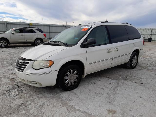 CHRYSLER TOWN & COU 2005 with VIN 2C8GP64L95R355911 - Photo from auction
