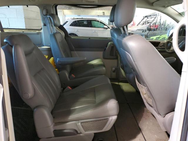 Photo 11 from auction – 2010 CHRYSLER TOWN & COU with VIN 2A4RR5D16AR206759