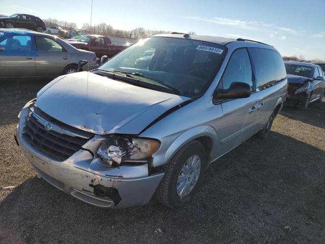 CHRYSLER TOWN & COU 2005 with VIN 2C4GP44R65R450100 - Photo from auction