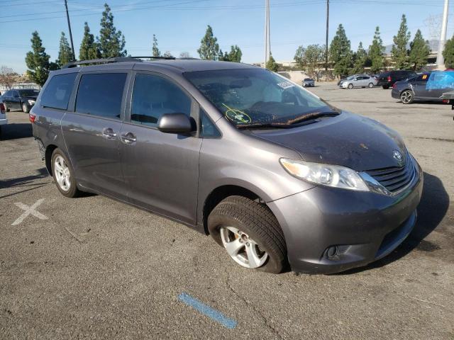 Photo 4 from auction – 2017 TOYOTA SIENNA LE with VIN 5TDKZ3DC2HS821789