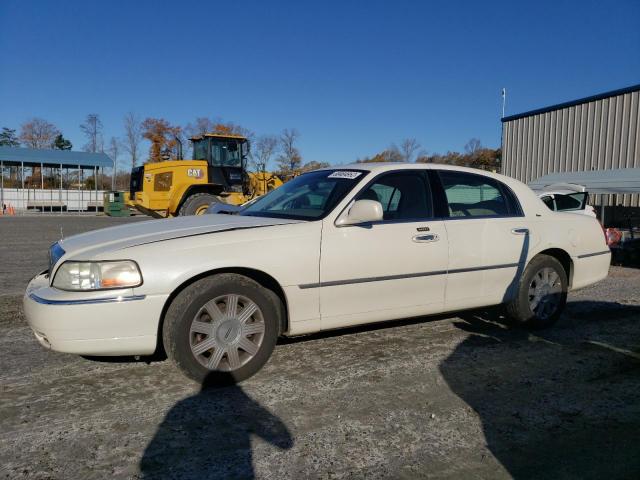 LINCOLN TOWN CAR C 2003 with VIN 1LNHM83W63Y670885 - Photo from auction