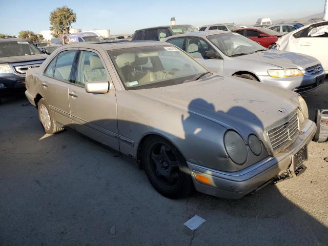 Photo 4 from auction – 1999 MERCEDES-BENZ E 320 with VIN WDBJF65H8XA925228