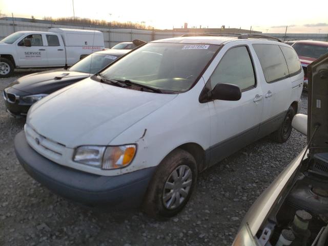 TOYOTA SIENNA LE 2000 with VIN 4T3ZF13C7YU274031 - Photo from auction