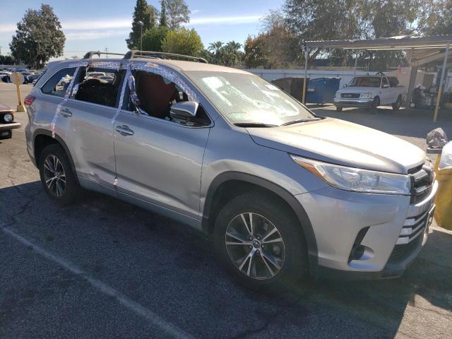 Photo 4 from auction – 2018 TOYOTA HIGHLANDER with VIN 5TDZZRFH0JS273677