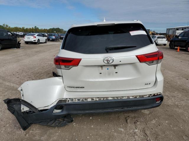 Photo 6 from auction – 2018 TOYOTA HIGHLANDER with VIN 5TDKZRFH9JS529915