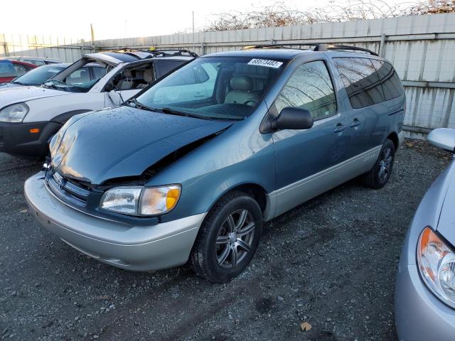 TOYOTA SIENNA LE 2000 with VIN 4T3ZF13C6YU233907 - Photo from auction