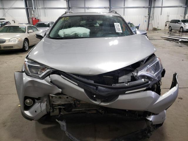 Photo 5 from auction – 2017 TOYOTA RAV4 XLE with VIN 2T3RFREVXHW556452