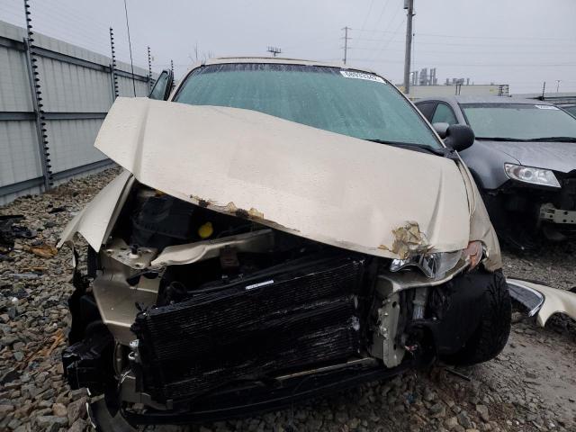Photo 5 from auction – 2001 CHRYSLER TOWN & COU with VIN 2C8GP64L01R126298