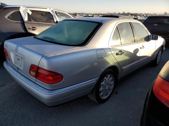 Photo 3 from auction – 1999 MERCEDES-BENZ E 320 with VIN WDBJF65H6XA876305