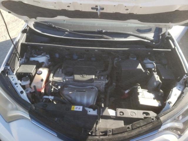 Photo 12 from auction – 2017 TOYOTA RAV4 XLE with VIN JTMRFREV4HJ135132