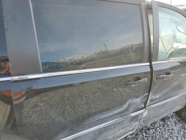 Photo 10 from auction – 2016 CHRYSLER TOWN & COU with VIN 2C4RC1BG2GR237961