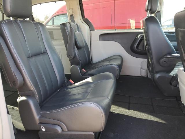 Photo 11 from auction – 2016 CHRYSLER TOWN & COU with VIN 2C4RC1BG6GR112820