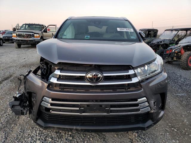 Photo 5 from auction – 2017 TOYOTA HIGHLANDER with VIN 5TDDZRFH3HS383806