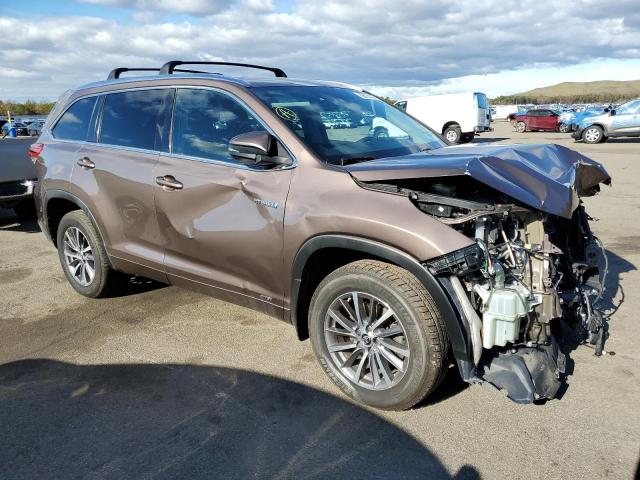 Photo 4 from auction – 2017 TOYOTA HIGHLANDER with VIN 5TDJGRFHXHS025322