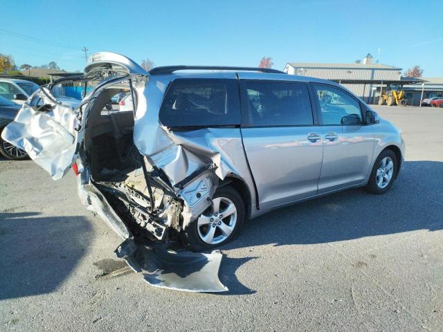 Photo 3 from auction – 2017 TOYOTA SIENNA LE with VIN 5TDKZ3DC0HS822438