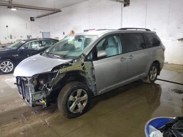 Photo 1 from auction – 2018 TOYOTA SIENNA LE with VIN 5TDKZ3DC4JS957833