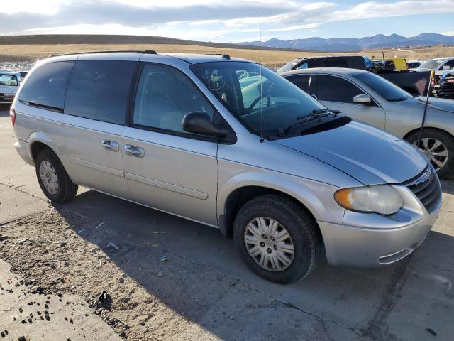 Photo 4 from auction – 2004 CHRYSLER TOWN AND C with VIN 2C4GP44R35R538201