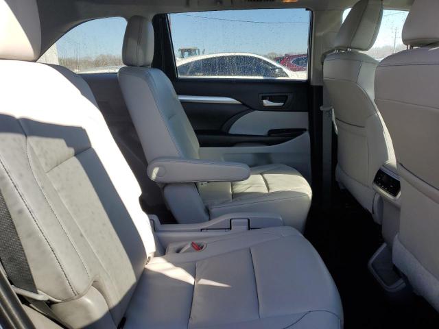 Photo 11 from auction – 2019 TOYOTA HIGHLANDER with VIN 5TDJZRFH9KS999875