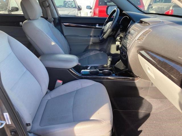 Photo 5 from auction – 2015 KIA SORENTO LX with VIN 5XYKTCA68FG567791