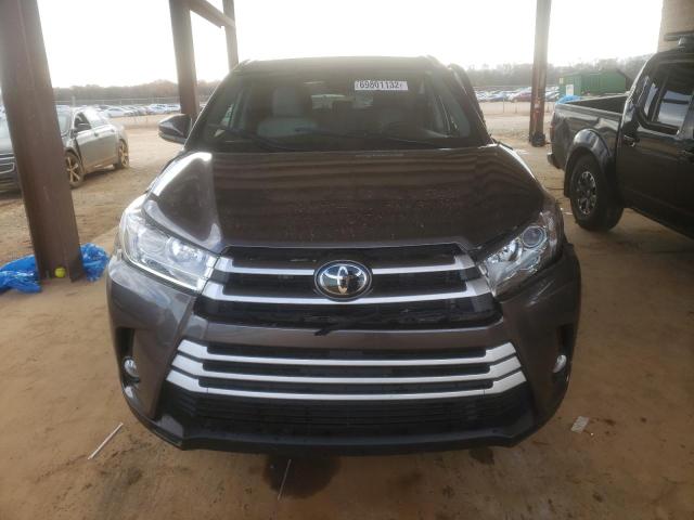 Photo 5 from auction – 2019 TOYOTA HIGHLANDER with VIN 5TDKZRFHXKS553142