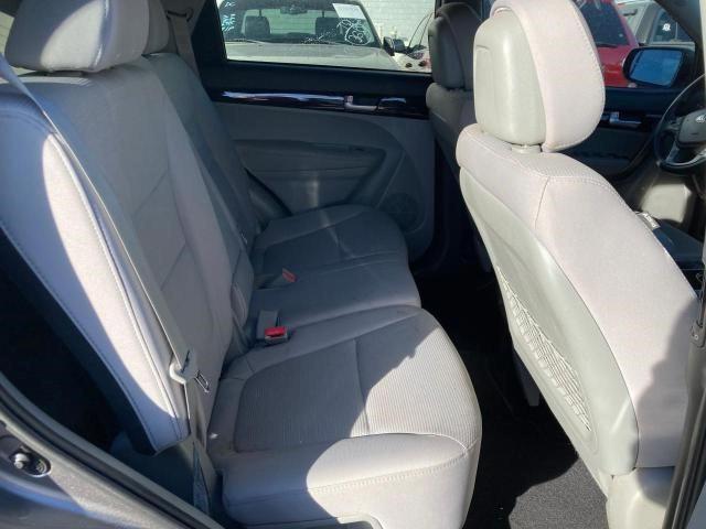 Photo 6 from auction – 2015 KIA SORENTO LX with VIN 5XYKTCA68FG567791
