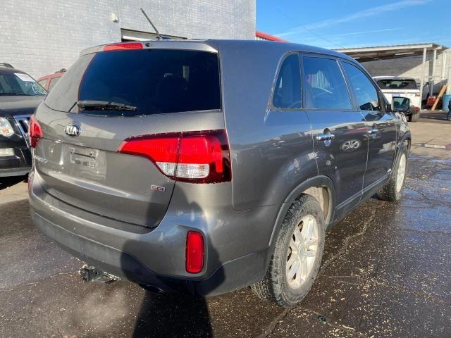Photo 4 from auction – 2015 KIA SORENTO LX with VIN 5XYKTCA68FG567791