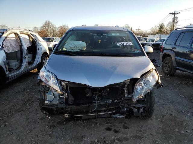 Photo 5 from auction – 2018 TOYOTA SIENNA XLE with VIN 5TDDZ3DC1JS193772