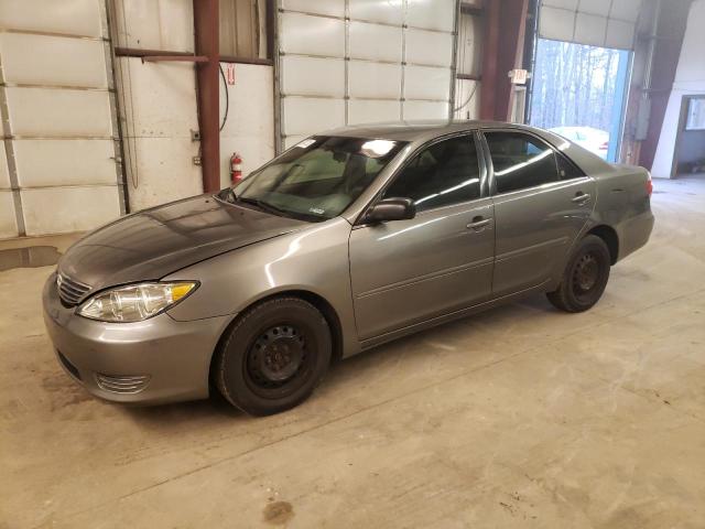 TOYOTA CAMRY LE 2005 with VIN 4T1BE32K05U983218 - Photo from auction