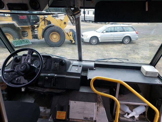 Photo 8 from auction – 2000 FREIGHTLINER CHASSIS M with VIN 4UZA4FA41YCF32508