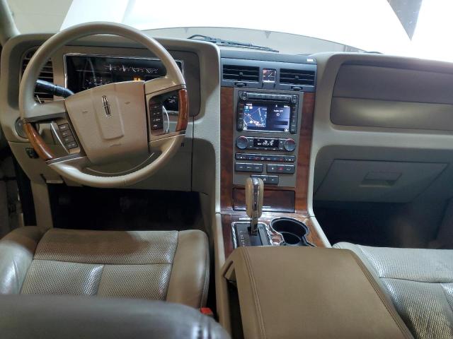 Foto 8 de la subasta – 2011 LINCOLN NAVIGATOR con VIN 5LMJJ2J52BEJ03748