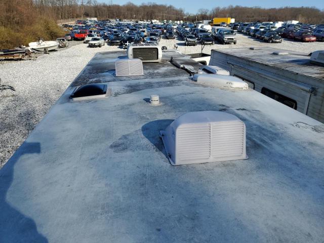 Photo 9 from auction – 2000 WINNEBAGO WINNEBAGO with VIN 5B4LP37J1Y3323644