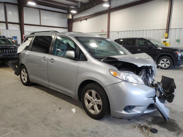 Photo 4 from auction – 2017 TOYOTA SIENNA LE with VIN 5TDKZ3DC9HS896778