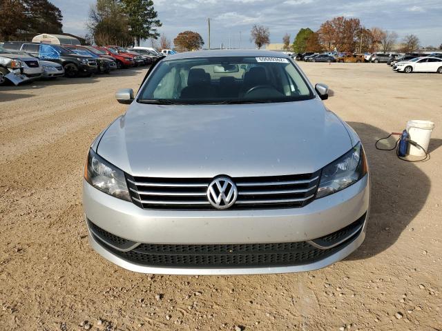 Photo 5 from auction – 2015 VOLKSWAGEN PASSAT S with VIN 1VWAT7A33FC033222